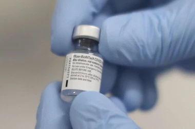 SAD: Fajzer na korak od dozvole za hitnu primenu vakcine