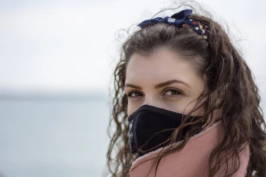 PLATNENA MASKA NIJE VEČNA: Ovo su jasni ZNAKOVI da je vreme da je bacite!