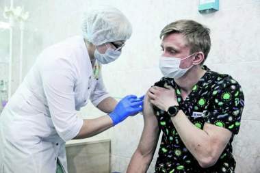 KO ĆE OVO DA PREŽIVI? Alkohol ZABRANJEN PRE I POSLE VAKCINACIJE, a ovako stoje stvari sa CIGARETAMA