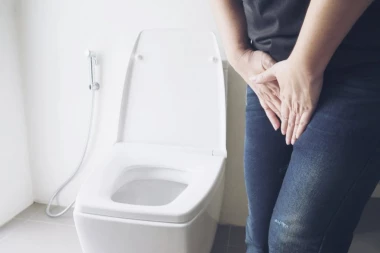 Predugo provodite vremena na WC šolji? Ta ružna navika može OZBILJNO da ugrozi vaše zdravlje