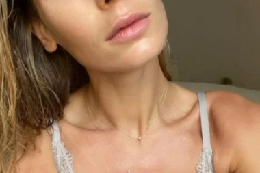 OSTAVIO JE ZBOG ANE IVANOVIĆ: Sara godinama ne može da se oporavi od LJUBAVNOG KRAHA, ova poruka to POTVRĐUJE!