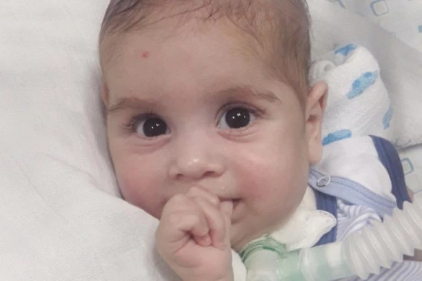 (VIDEO) DIVNE VESTI: Mali Oliver sve duže samostalno diše!