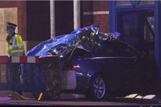 (FOTO/VIDEO) UŽAS U LONDONU: Automobilom uleteo među pešake, ima POVREĐENIH! Policija istražuje MOTIV napada!