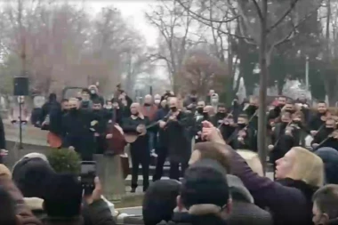 POTRESNI GOVOR IMAMA I MOLITVA ZA DŽEJA: Borio si se za parče hleba, sada si najsjajnija zvezda!