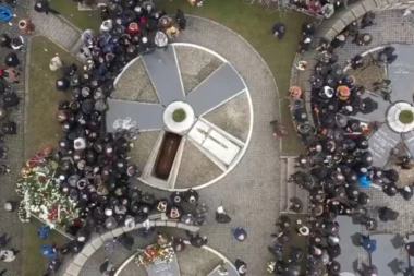 EKSKLUZIVNI SNIMCI DRONOM! Koliko god Bog bio milosrdan prema tebi, toliko si bio OKRUTAN prema sebi: DŽEJ RAMADANOVSKI OTIŠAO U LEGENDU!