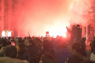 (VIDEO) BAKLJE SEVAJU, SRCE DA PUKNE! U čast preminulom Džeju Dorćolom se ore njegove ČUVENE PESME i uspomene