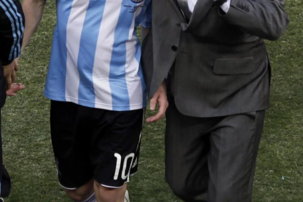 ŠOK VEST IZ ITALIJE! Hoće li Mesi kao Maradona? Bivši igrač Barse najavio SPEKTAKULARAN TRANSFER!