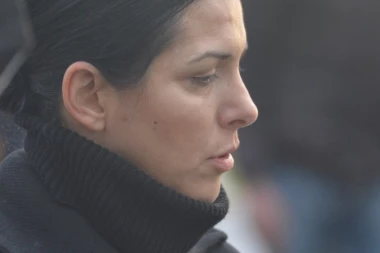 (FOTO) POTRESNE SCENE: Tikina udovica slomljena od bola