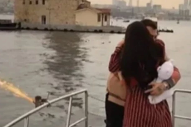 (FOTO) NAPOKON! Sloba ZAPROSIO Jelenu!