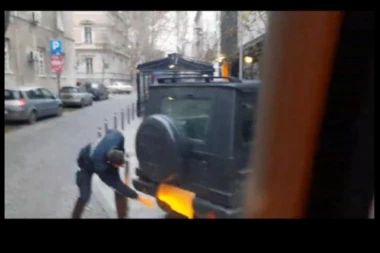 (FOTO) Bahati vozač džipa pokušao da prevari "Oko sokolovo": Stavio krpu na tablicu, ali mu ni to nije pomoglo