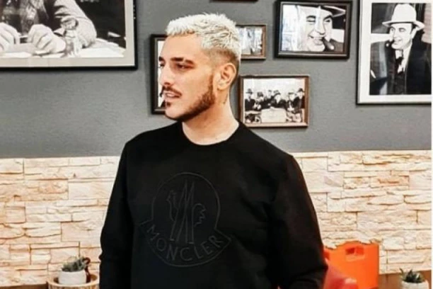 (ŠOK FOTO) OSVANULA JEZIVA FOTKA DARKA LAZIĆA! Rez preko celog stomaka - OŽILJAK ZA CEO ŽIVOT!