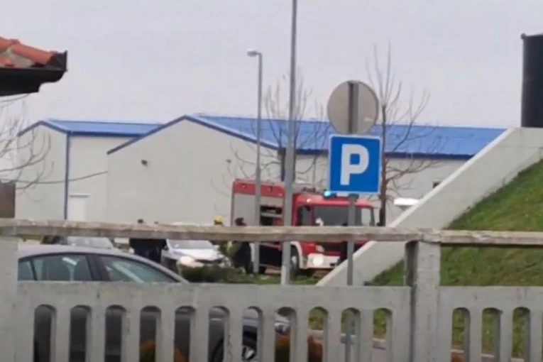 (VIDEO) OVDE SE ODIGRALA PRAVA DRAMA: Ceo Zrenjanin BEZ VODE nakon eksplozije u fabrici!