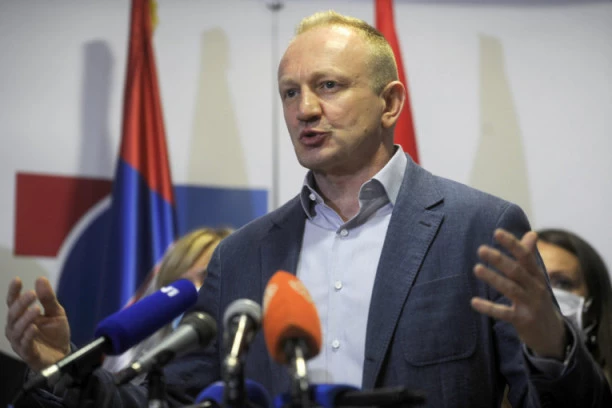 KRATAK SPOJ U MAŠINSKOM MOZGU: Đilas već pobedio, ostalo je samo da narod glasa na izborima!