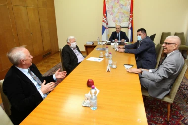 DALJI RAZVOJ I UNAPREĐENJE ZADRUGARSTVA: Ministar za brigu o selu Milan Krkobabić sreo sa sa predstavnicima SANU, profesorima i predsednicima Zadružnih saveza