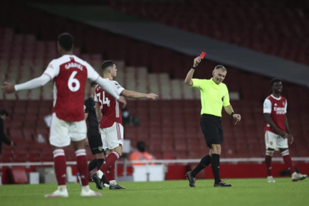 (VIDEO) GEJ SKANDAL POTRESA PREMIJER LIGU: Fudbaler Arsenala snimao saigrača kako masturbira, cela Engleska u ŠOKU!