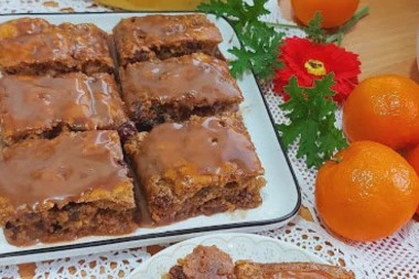 Brzi kolač bez brašna i šećera: Potrebna su vam samo dva sastojka