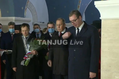 (VIDEO) VUČIĆ I LAVROV U HRAMU SVETOG SAVE: Položili cveće na grob patrijarha Irineja!