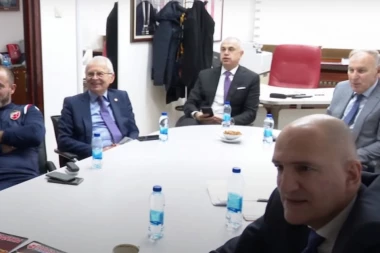 DA LI SE TERZIĆ UPLAŠIO DINAMA? Hit reakcija direktora Zvezde tokom žreba za Ligu Evrope!