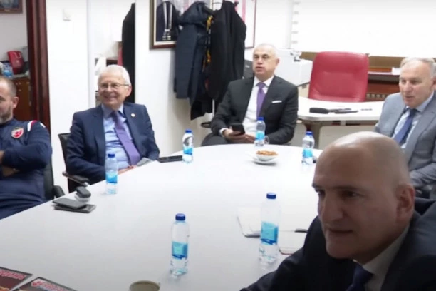 DA LI SE TERZIĆ UPLAŠIO DINAMA? Hit reakcija direktora Zvezde tokom žreba za Ligu Evrope!