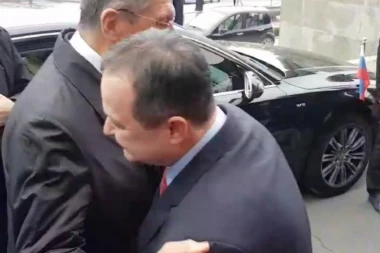 (VIDEO) SRDAČAN POZDRAV STARIH ZNALACA: Pogledajte kako je protekao susret Dačića i Lavrova