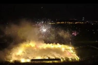 (VIDEO) Dorćolci priredili BAKLJADU  za DŽEJA koja je obasjala CEO BEOGRAD! Da se nikad ne zaboravi...