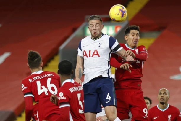 FANTASTIČAN DERBI NAJBOLJIH TIMOVA U ENGLEKSOJ: Firmino u nadoknadi vremena srušio Totenhem i doneo Liverpulu čelo Premijer lige!