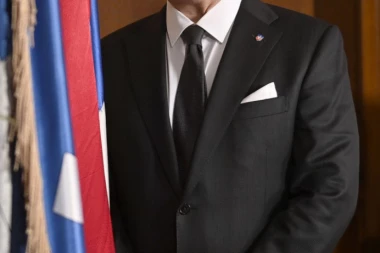 VESIĆ SE POTRESNOM PORUKOM OPROSTIO OD TASE: Ne plačem, a srce mi se cepa!