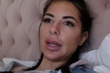 ZBOG OVOG BLAMA ZORANI SE SVI SMEJU: Blogerka u fotošopu izdeformisala telo! (FOTO)