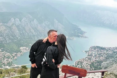 MAŠAN LEKIĆ POSTAJE OTAC PO TREĆI PUT: Voditelj čeka bebu sa 13 godina mlađom izabranicom, na SIMPATIČAN NAČIN otkrili pol bebe! (FOTO)