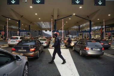NA OVOM GRANIČNOM PRELAZU PUTNIČKA VOZILA ČEKAJU 2, A KAMIONI ČAK 5 SATI! Nepregledne kolone, naoružajte se strpljenjem!