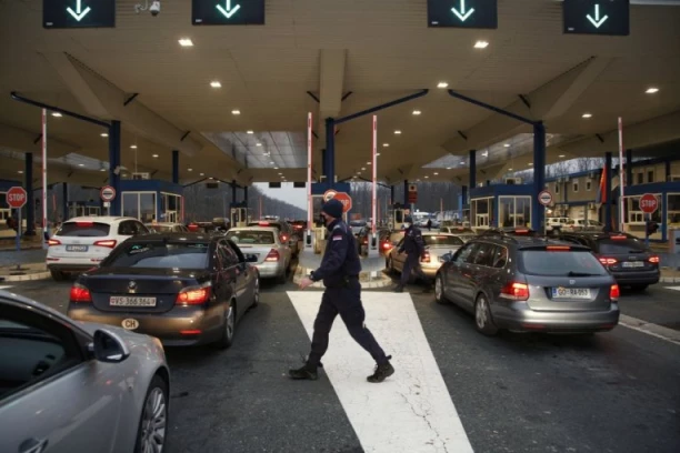 NA OVOM GRANIČNOM PRELAZU PUTNIČKA VOZILA ČEKAJU 2, A KAMIONI ČAK 5 SATI! Nepregledne kolone, naoružajte se strpljenjem!