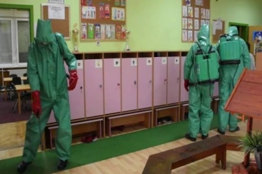 OGLASILO SE MINISTARSTVO: Evo gde je OBAVEZNO da deca nose maske! Da li su i VRTIĆI na tom spisku?