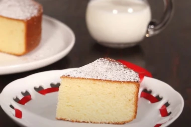 (RECEPT) Kolač od toplog mleka za kojim su ljudi poludeli na internetu