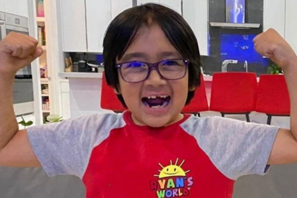 (FOTO, VIDEO) ČUDO OD DETETA: Ima samo 9 godina, a već je MILIONER! Evo kako je zgrnuo lovu!