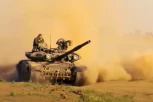 FANTASTIC TRICK OF THE RUSSIAN TANK CREW: Precision without error! (VIDEO)