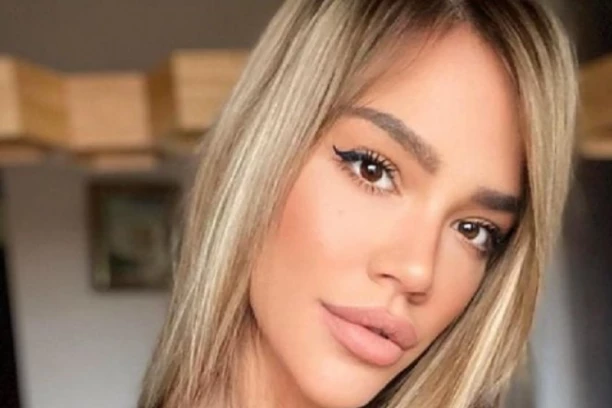 Pevačica odsekla dugu kosu: Marija Mikić promenila imidž, usijao se Instagram od komentara!