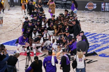 MILIJARDERSKI KLUB SVE VEĆI: Legenda se pridružuje Mesiju, Ronaldu, Vudsu i Mejvederu među najbogatijim sportistima!