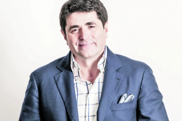 BAHAĆENJE NA VELIKO! Šolak slavi ženin 50. rođendan na Bledskom jezeru - svaka barka ima konobara (FOTO)