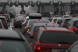 NAORUŽAJTE SE STRPLJENJEM: Očekuje se veći broj vozila na putevima i graničnim prelazima