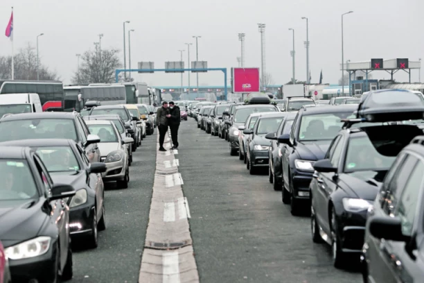 NA OVOM GRANIČNOM PRELAZU SE ČEKA ČAK OSAM SATI! Evo kakvo je stanje na granicama od jutros!