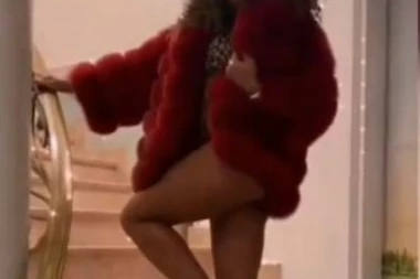 (VIDEO) OBJAVLJEN BRUTALAN VIDEO SANDRE AFRIKE: U MINIJATURNIM GAĆICAMA pokazala kako ona to radi!