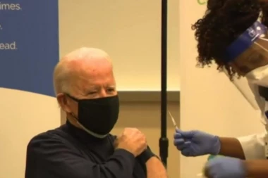 (VIDEO) Bajden primio vakcinu protiv KORONAVIRUSA: Zahvalio se lekarima i naučnicima