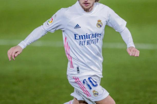 ODJEKNULO: Real PRESEKAO oko Modrića!