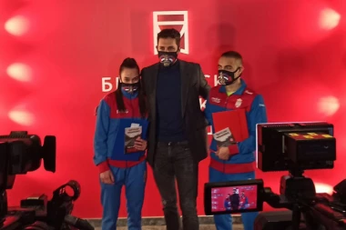 Biković bokserskim šampionima uručio karte za predstavu i stipendije BSS