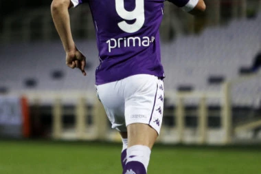 GOL, PA HLADAN TUŠ: Vlahović nastavio da trese mreže, Fiorentina u GADNIM PROBLEMIMA!