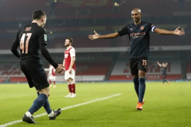 SITI SMAZAO TOBDŽIJE: Građani uništili Arsenal za polufinale Kupa!