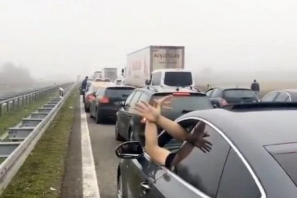 (FOTO, VIDEO) SVINJARIJA: Albanac besramno provicirao Srbe, a onda je "junački" PODVIO REP!