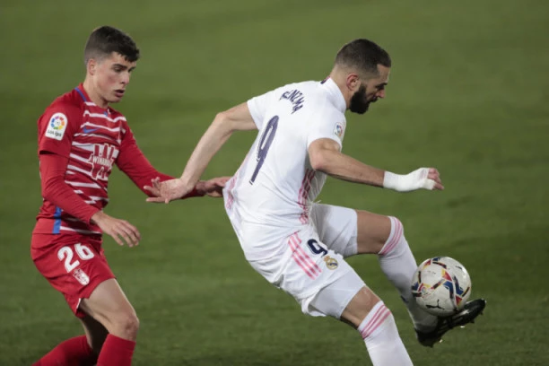 MUČENJE, PA TRI BODA: Real savladao Granadu, Jovićevo vreme odbrojano!