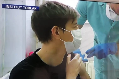 (VIDEO) DESILO SE: Premijerka Srbije primila vakcinu!