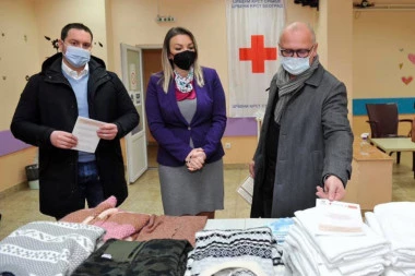 (FOTO) Otvoren prihvatni centar za osobe bez doma u Solunskoj! Vesić: Moramo pomoći sugrađanima, naročito u hladnim danima